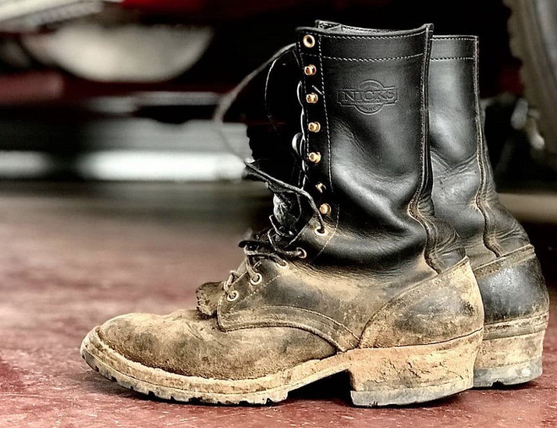 Should Work Boots Fit Loose Or Tight?